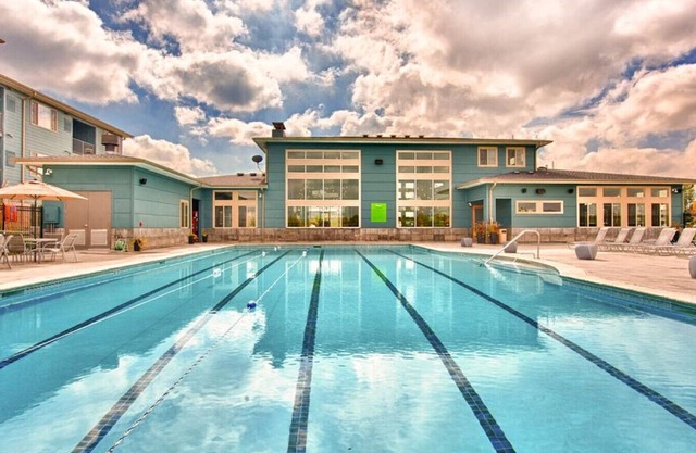 Landing at Prana Apartments - 1 Bedroom in Downtown Lafayette