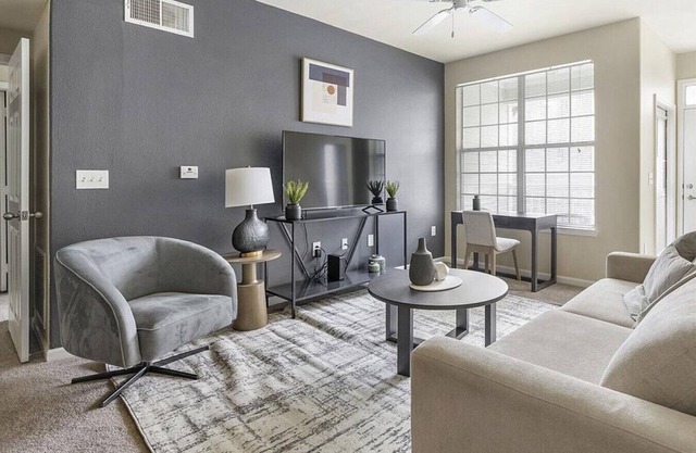 Landing at Somerset at Madison - 2 Bedrooms in Downtown Madison