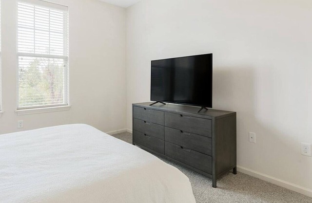 Landing at Spring House Apartments - 3 Bedrooms in Downtown Louisville