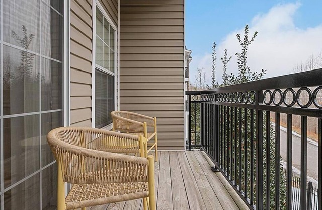 Landing at The Crowne Polo Apartments - 1 Bedroom in Downtown Winston Salem