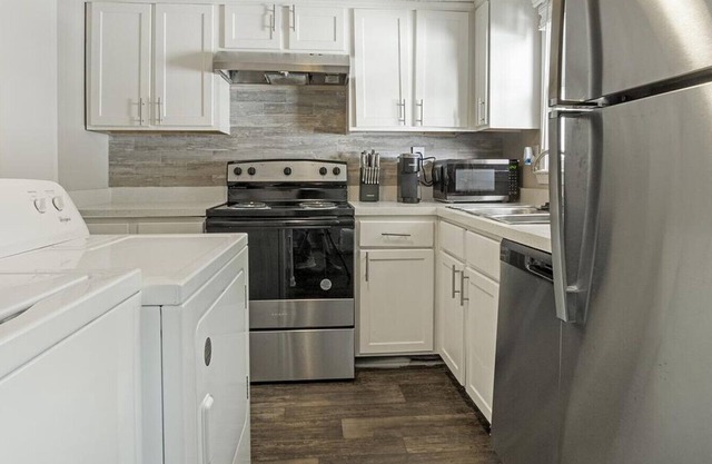 Landing at The Park at London - 1 Bedroom in Morrow