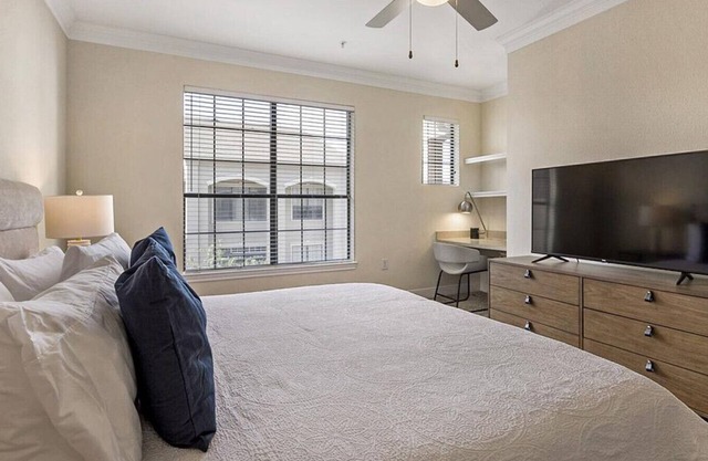 Landing at Village on Memorial Townhomes - 1 Bedroom in Energy Corridor