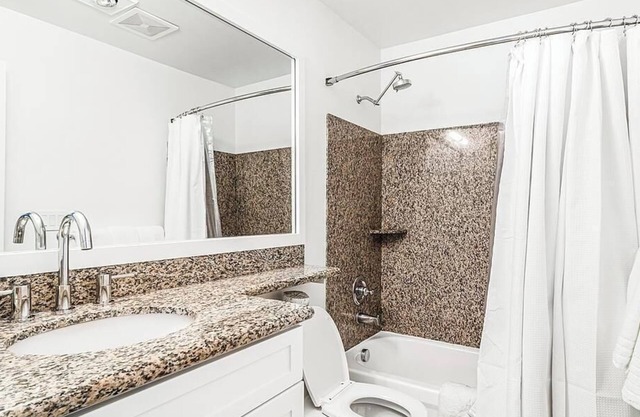 Landing at Villaggio on Yarrow Bay - 1 Bedroom in Lakeview