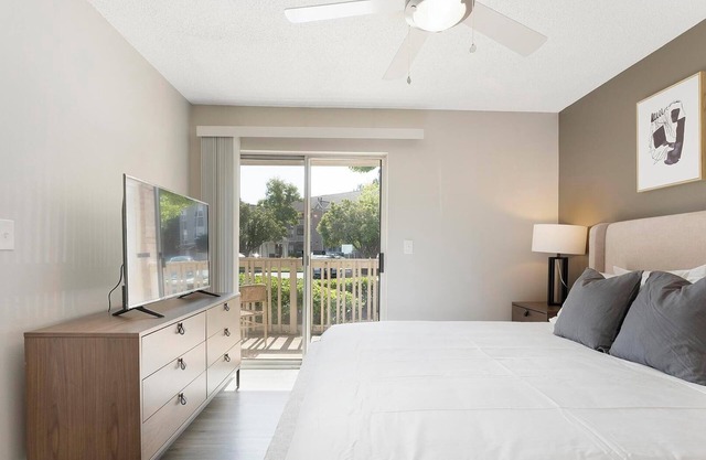 Landing | Beautiful 1BD, Clubhouse, Gym