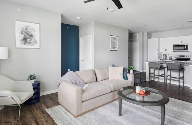 Landing | Beautiful 2BD, Gym, Pool