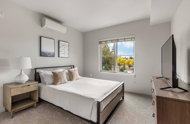 Landing at Yacht Harbor Club - 2 Bedrooms in Hayden Island Neighborhood Network