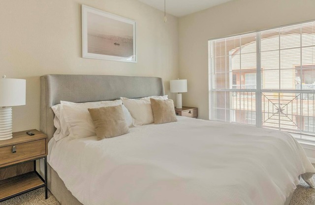 Landing | Chic 1BD, Clubhouse, Pool