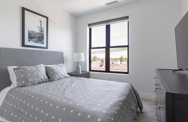 Landing at La Collina - 2 Bedrooms in University Circle