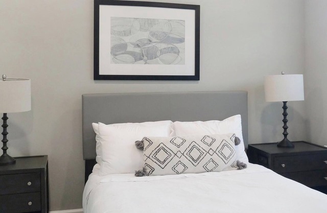Landing | Incredible 1BD, Pool, Gym