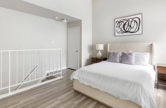 Landing at Axis Waterfront - 1 Bedroom in Downtown Benbrook