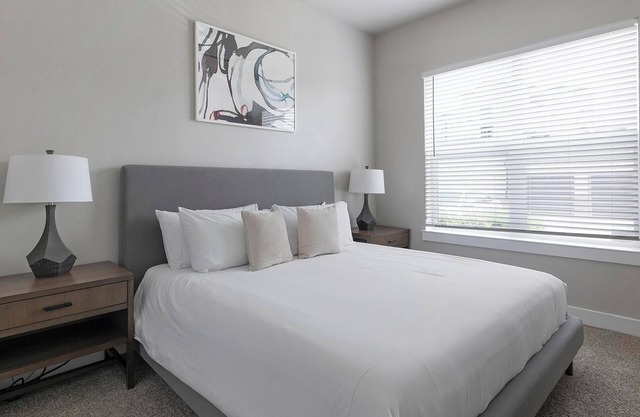 Landing at Bellrock La Frontera - 1 Bedroom in Downtown Round Rock