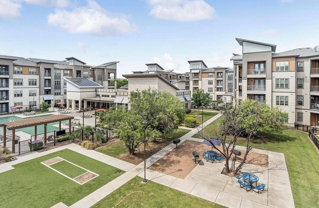 Landing | Modern 2BD, Clubhouse, Courtyard