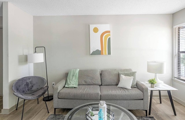 Landing | Stunning 2BD, Gym, Pool