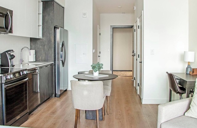 Landing | Stunning Studio, Pool, Gym