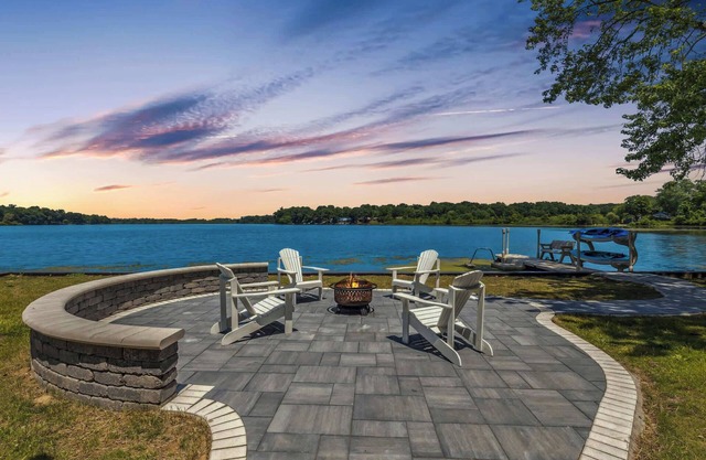Landmark Lakehouse - luxury living in PLX!