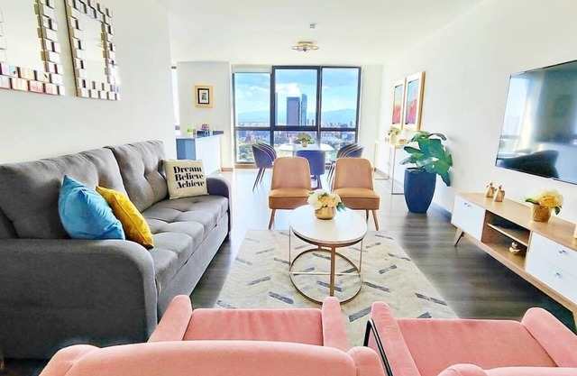 Landscape View+King Bed+Gym+ Pool/Parking- 3BR 2BT