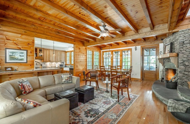 Lane`s End Lodge | Upscale Peaceful Retreat on 7 Acres | 3 Bed, 2.5 Bath