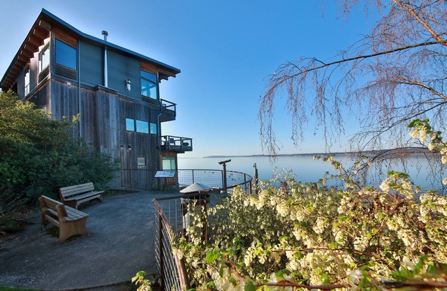 Langley Waterfront Condo by AvantStay | A+ Views