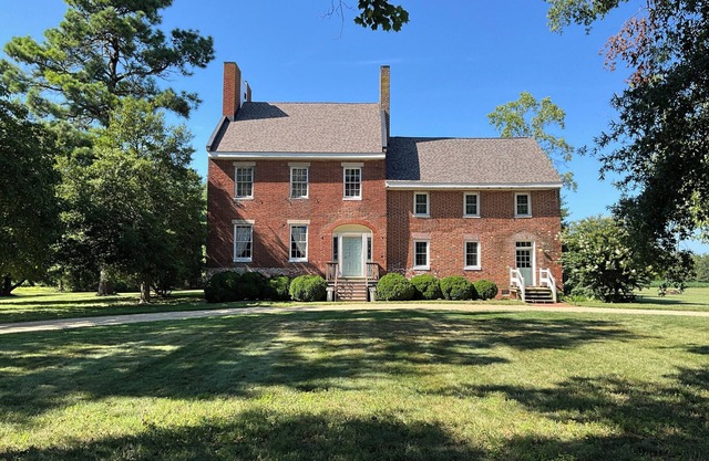 Farm Stay at Lansdowne Manor