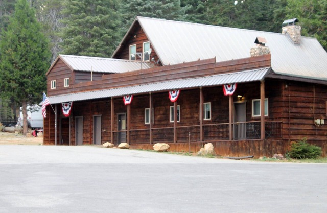 Laporte Lodge-Armstrong / Mathews Cabin à louer