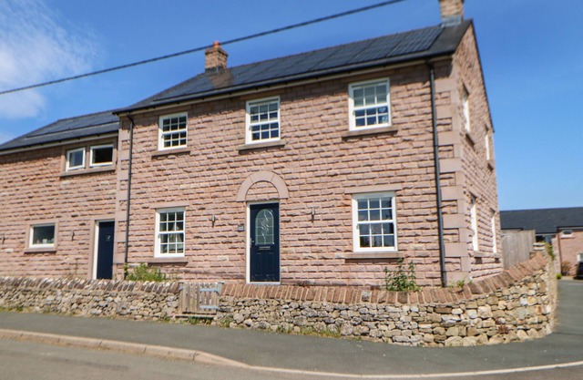 LARCH HOUSE, pet friendly, with open fire in Appleby-In-Westmorland
