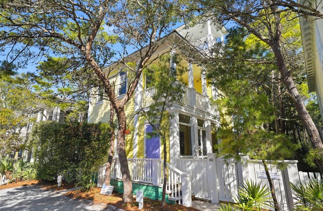 Large 1 BD Guest Cottage Stand Alone Home in Seaside, Our Place By The Sea