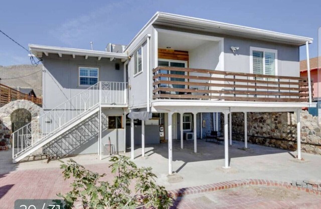 Large 1 bedroom with King Bed!