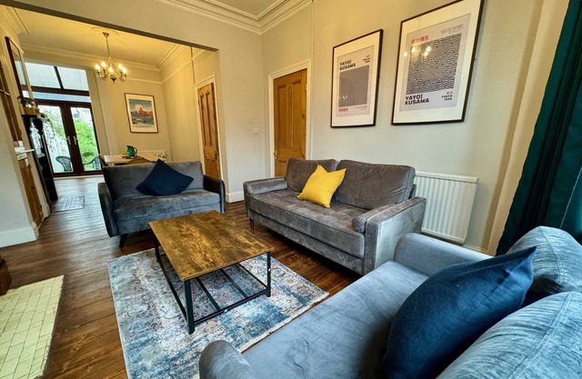 Large 12 Person CityCentre Townhouse & Pool Table