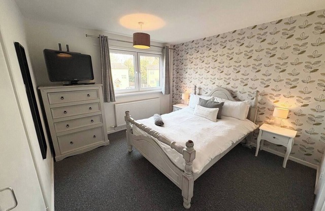 Spacious 2 double bed city home with sofa bed