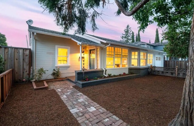 Large 2BD, 2BA Private Whole House Walking Distance from Downtown Mountain View!