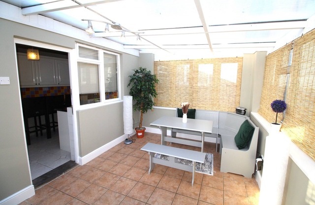 Large 3 Bed Bungalow - Beautiful Refurb - Large Garden - Fast Wifi