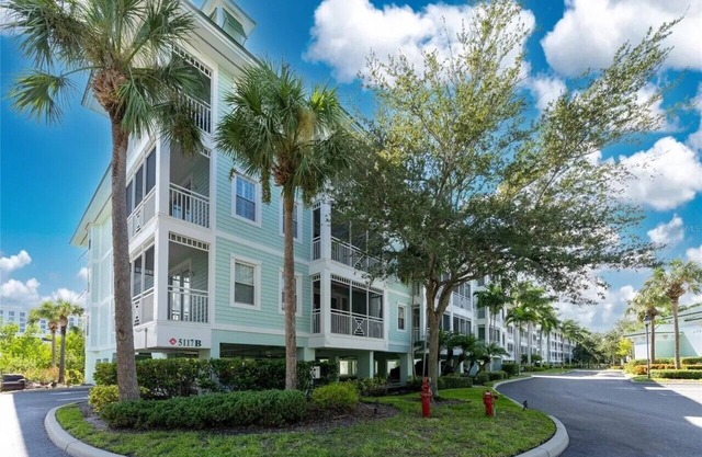 Large 3-bedroom condo in gated Resort Style Community in charming Port Charlotte