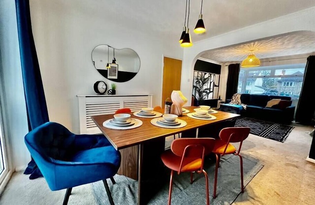 Large 4 bed, 3 bathroom, Parking