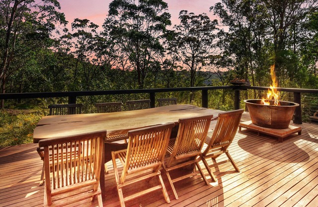 Large 4 bed house set in total privacy. 30 minutes from the Hunter Valley.