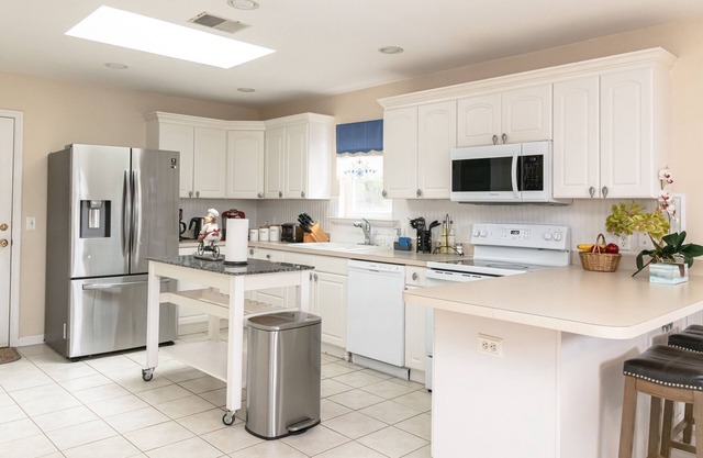 Large 4 bedroom house. very private neighborhood