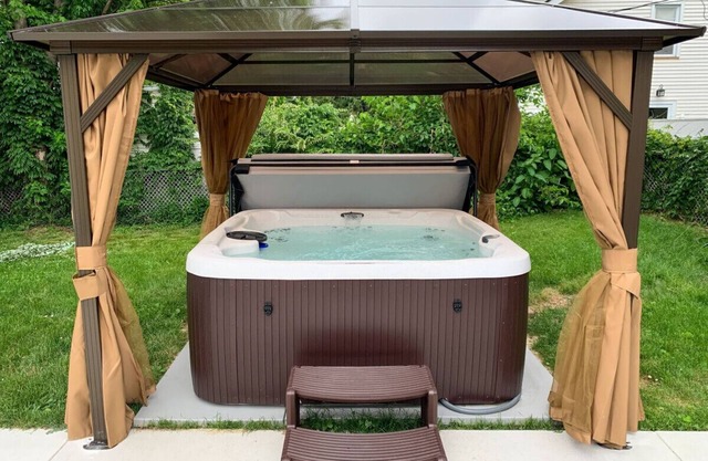 Large 4 Bedroom Renovated With Hot Tub & Game Room