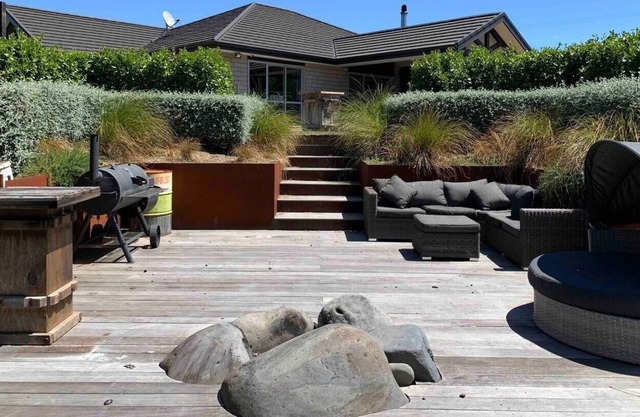 Large 4 Bedroom Villa: Spa & Firepit!