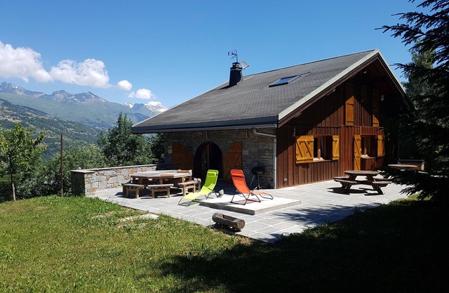 Grand chalet 4* avec terrasse et vue imprenable à 5 minutes du domaine Paradiski