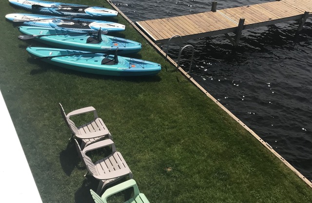 Grand 4BR avec quai privé de 40 'sur le lac Pentwater.
