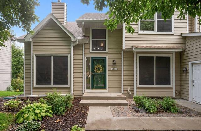 Large 5 Bed Home with Huge Yard!