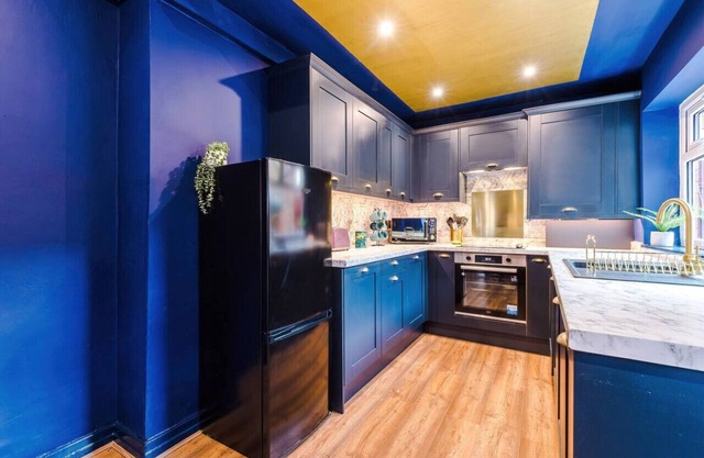 Large 5 Bedroom Home perfect for groups