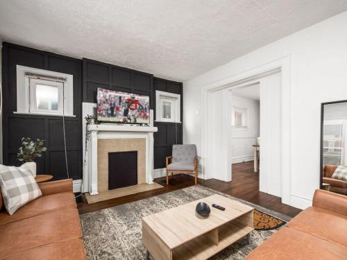 Large 5 Bedroom House Next to OSU, Sleeps 16