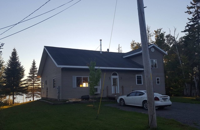 Grande maison de 5 chambres sur le lac, pour 12 personnes