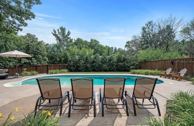 Retraite de 6 chambres parfaite pour les grands groupes avec piscine chauffée