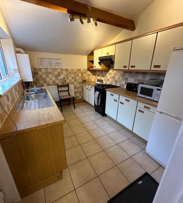 Large 6 Bedroom House In The Centre with lots of road parking