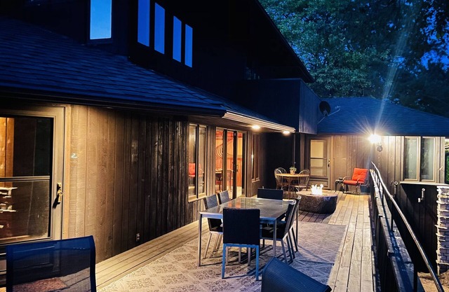 Large Mid-Century Villa Near The Wisconsin Dells, Devils Lake, Cascade And More