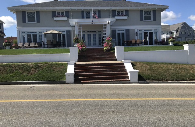 Grande propriété riveraine de 7 chambres à coucher à Falmouth Heights