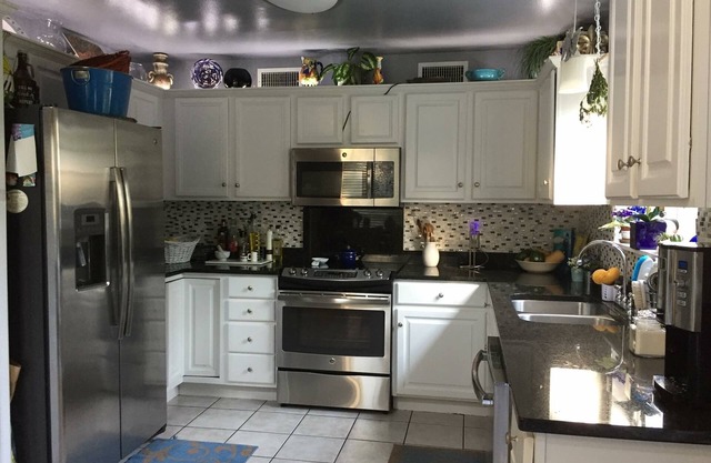 Grande maison de style acadien / 2100 pieds carrés