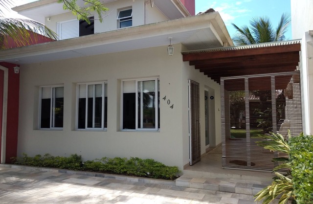 Maison à 90 mètres de la plage de Lagoinha située dans une communauté fermée.