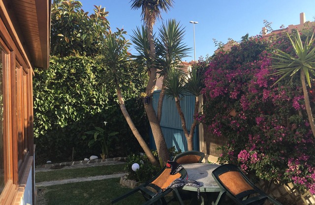 Grande et charmante maison à côté de Playa de Los Lances (avec jardin et parking).
